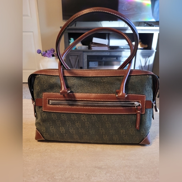 Dooney & Bourke Vintage Double Pocket Satchel w/ Flap, & Wristlet, EUC!! - Picture 4 of 12